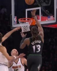 开云体育网址-闲庭信步！道苏姆借掩护突进内线 面对约基奇滞空抛投潇洒再中