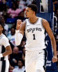 开云-马刺今日迎战雄鹿 马刺首发：文班&amp;福克斯&amp;卡斯尔&amp;巴恩斯&amp;尚帕尼