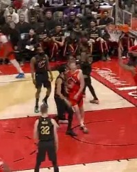 开云-巴恩斯反击双手暴扣，猛龙打出8-3开局骑士叫出暂停