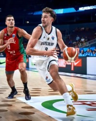 开云体育在线-手感不佳！瓦格纳半场10中3，三分4中0得到10分3篮板2助攻