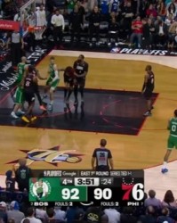 开云体育在线-稳定军心！杰伦·布朗面对马克西连进两球打停76人