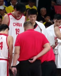 中国男篮4分险胜！广东帮砍25+13，徐昕首秀爆发，王俊杰锁定首发