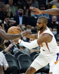 开云体育网址-太阳斩获10连胜直追勇士 布克直言季后赛才是目标