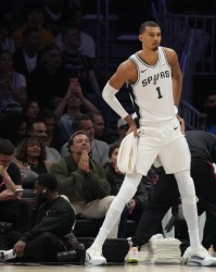 开云体育在线-27投赛季新高！文班：我有意为之 要提升进攻水平&amp;同时不牺牲防守